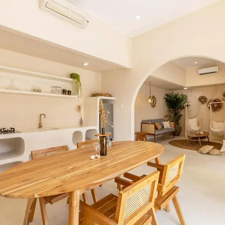 Villa Canggu Beach Coconut - Walking Distance To Beach & Bars! Exterior photo